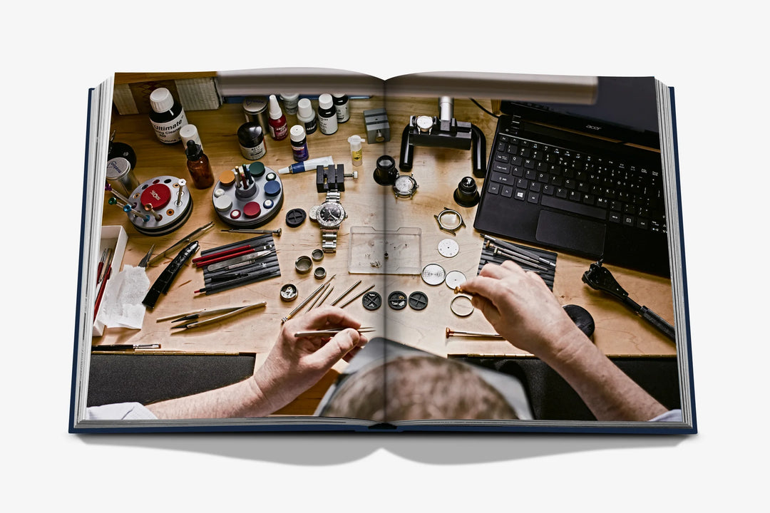 Book - The Connoisseur's Guide To Fine Timepieces