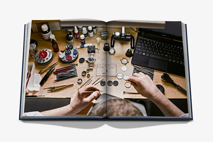 Book - The Connoisseur's Guide To Fine Timepieces