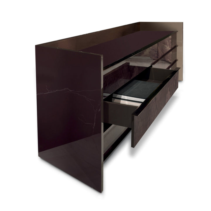 Dresser - Danny