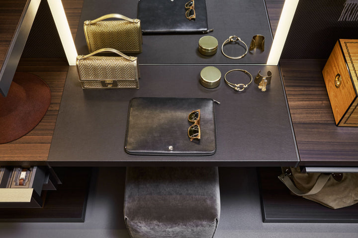 Walk-in closets - Master Dressing- By Vincent Van Duysen