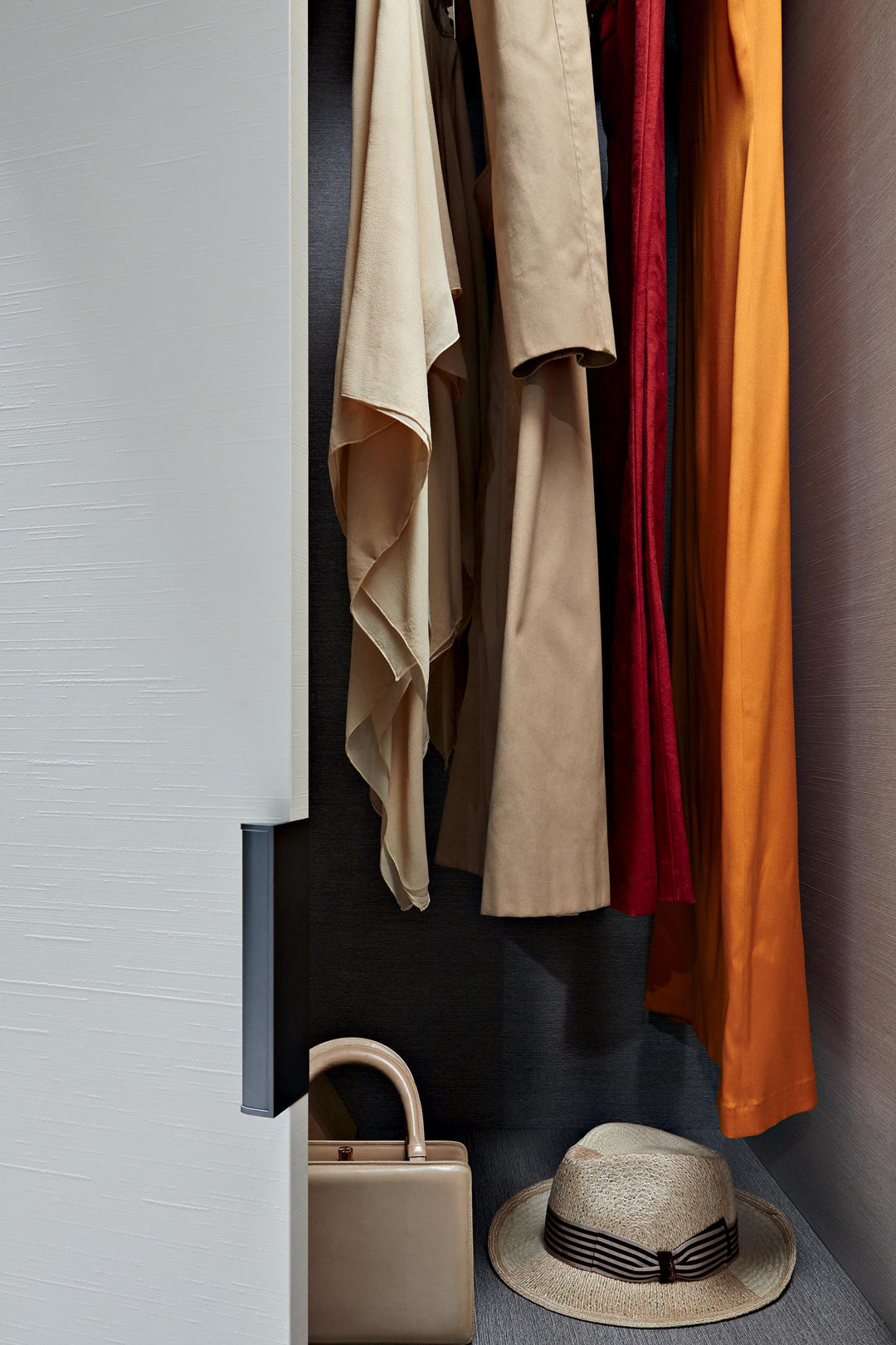 Wardrobe - Gliss Master - Grip - By Vincent Van Duysen