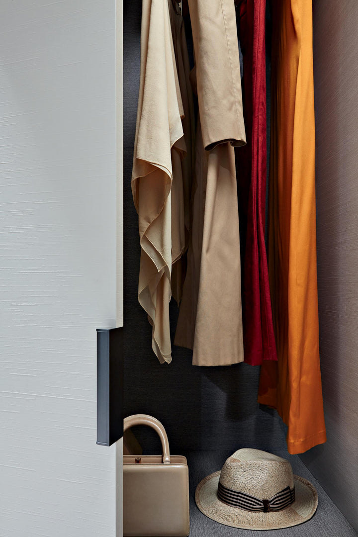 Wardrobe - Gliss Master - Grip - By Vincent Van Duysen