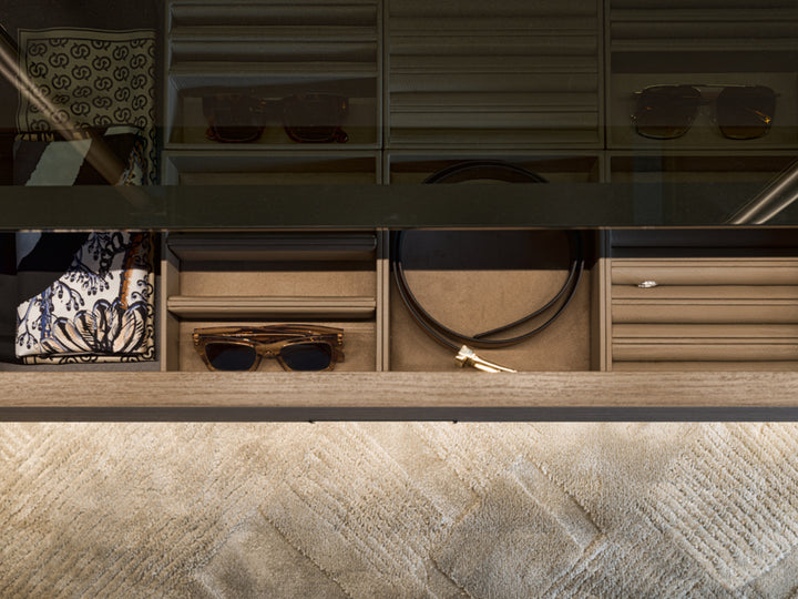 Walk-in closets - Hector Night - By Vincent Van Duysen