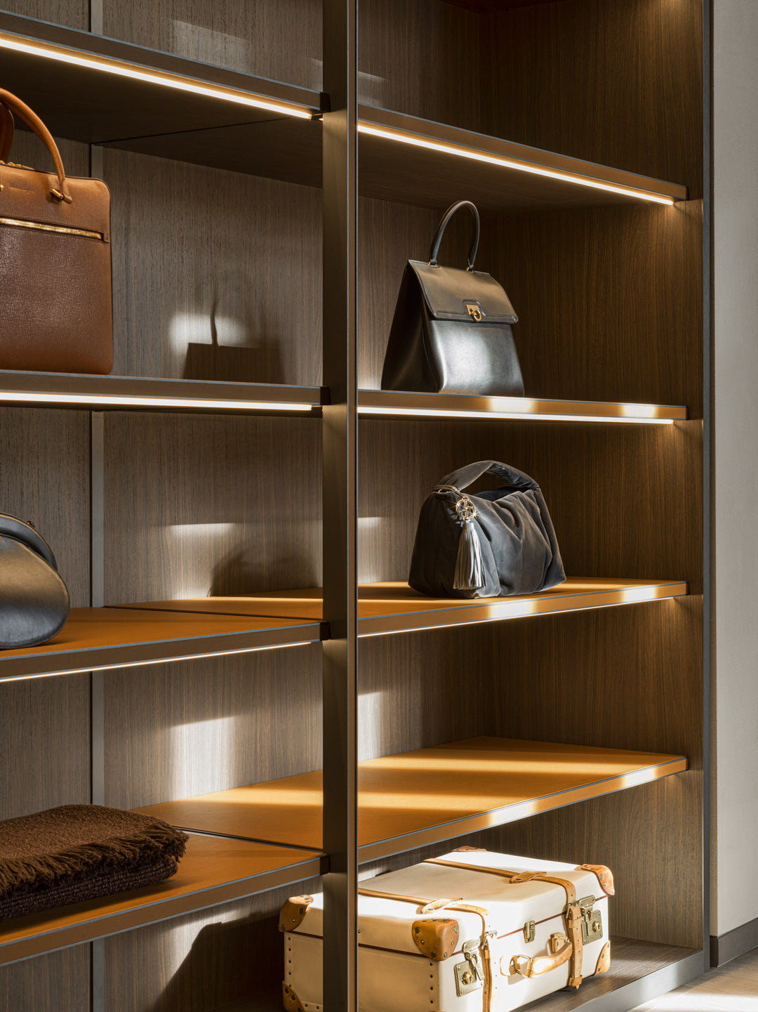 Walk-in closets - Gliss Master- By Vincent Van Duysen