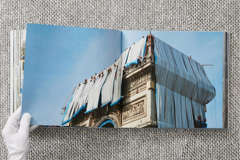 Book - Christo and Jeanne-Claude - L&