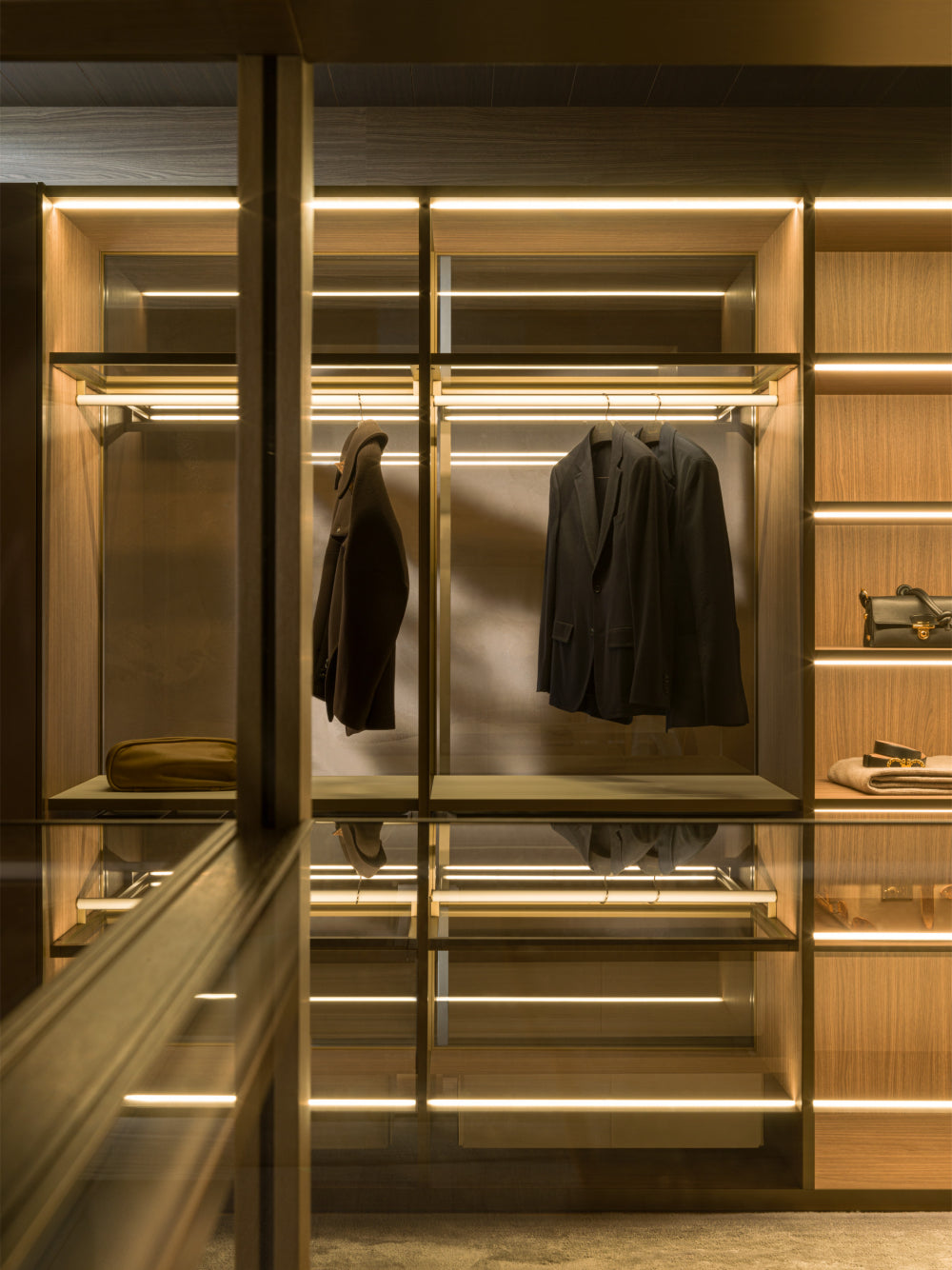 Walk-in closets - Gliss Master- By Vincent Van Duysen