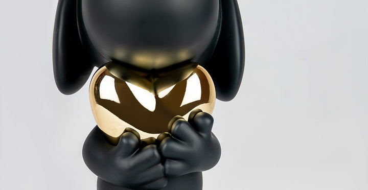 Snoopy Heart - Balck & Gold Medium