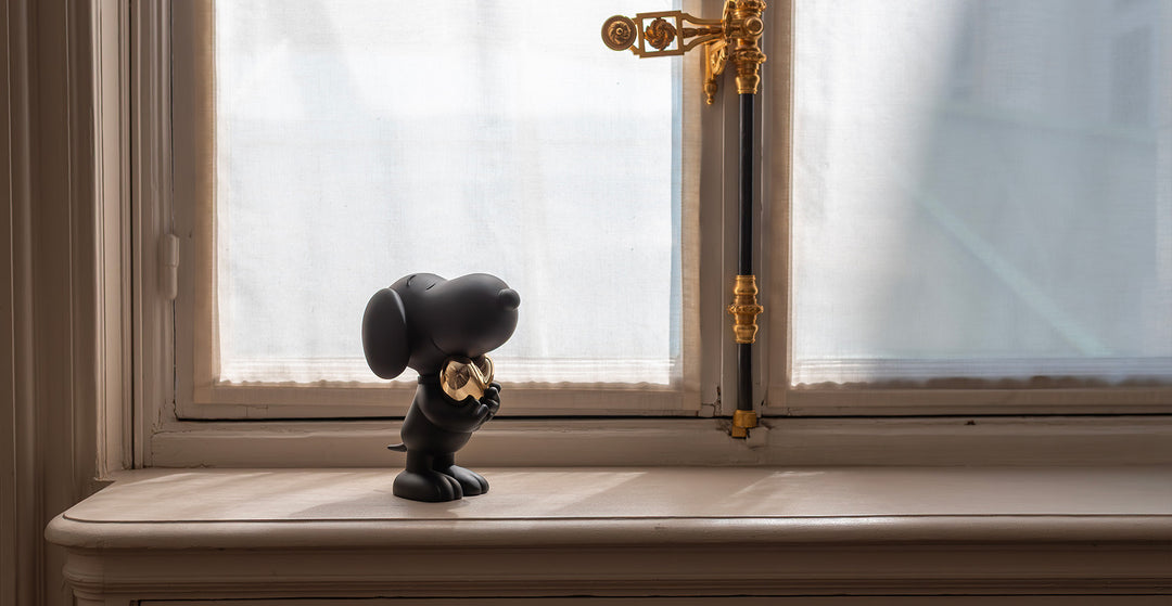 Snoopy Heart - Black & Gold Medium