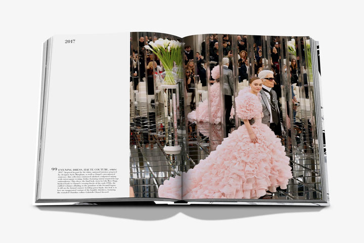 Book -  Chanel: The Legend of an Icon