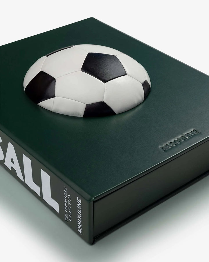 Book - Football - The Impossible Collection