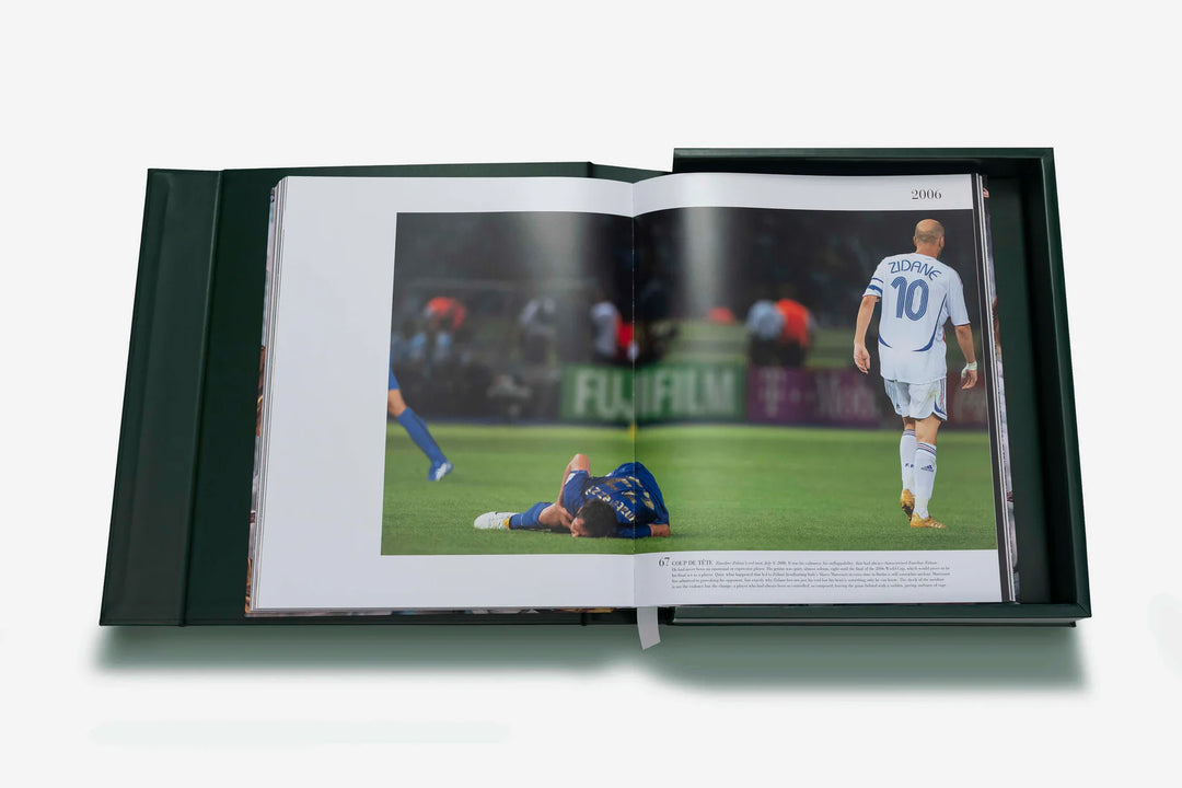 Book - Football - The Impossible Collection