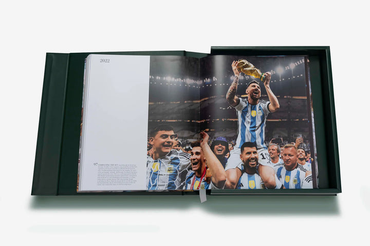 Book - Football - The Impossible Collection