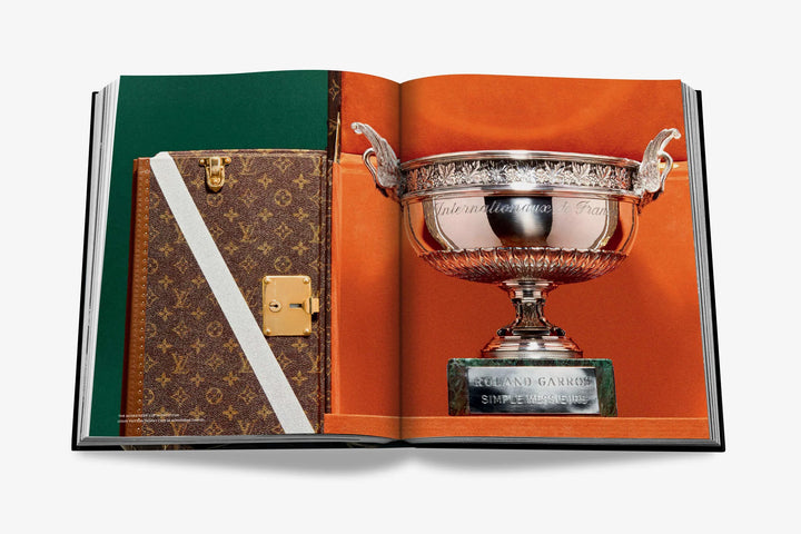 Book - Louis Vuitton Trophy Trunks