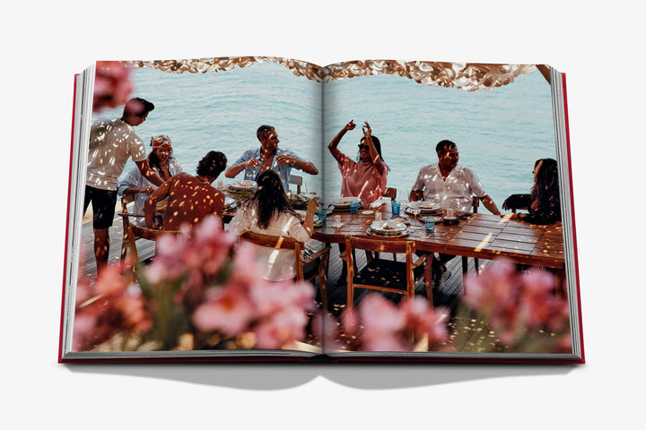 Book - Maçakizi: Everlasting Summer