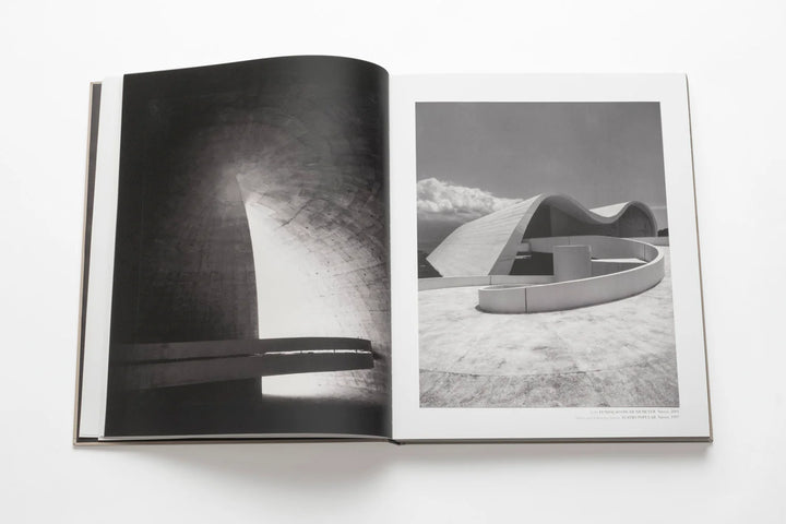 Book -  Oscar Niemeyer - The Ultimate Collection