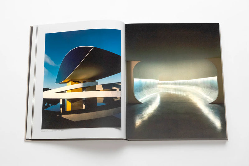Book -  Oscar Niemeyer - The Ultimate Collection