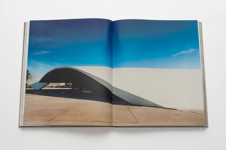 Book -  Oscar Niemeyer - The Ultimate Collection