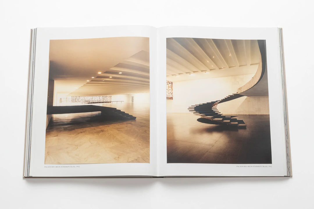 Book -  Oscar Niemeyer - The Ultimate Collection