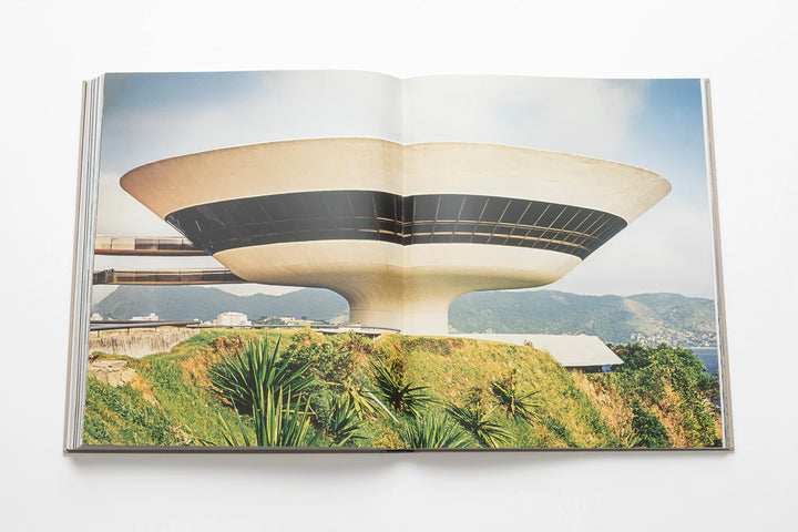 Book -  Oscar Niemeyer - The Ultimate Collection