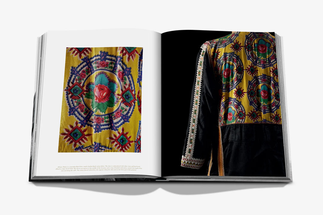 Book -  Costumes of Saudi Arabia: A Heritage of Fashion