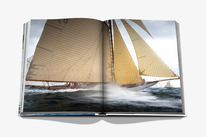 Book -  Saint Tropez Yachting