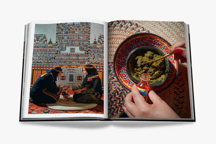 Book - Saudi Arabia: Flower Men