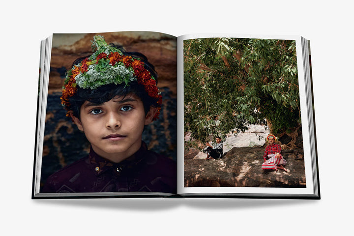 Book - Saudi Arabia: Flower Men