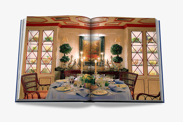 Book - Valentino: At the Emperor's Table