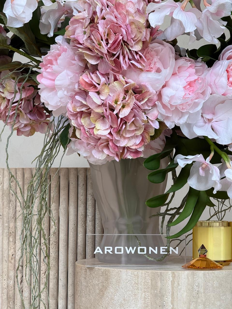 FLOWERS & VASES