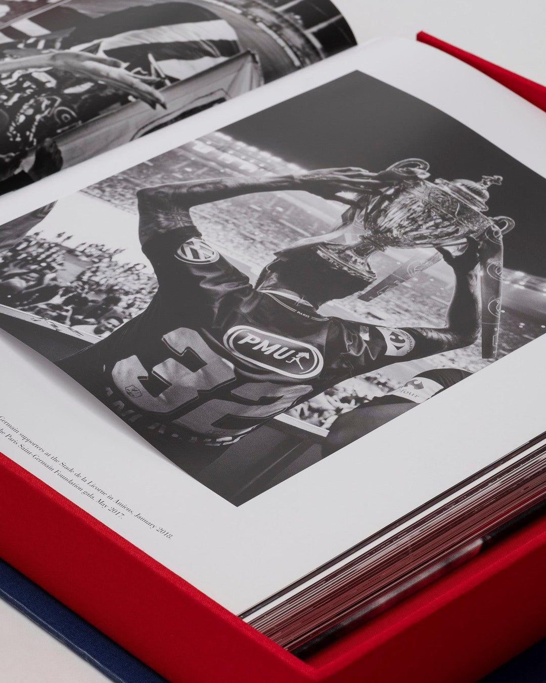 Book -  Paris Saint-Germain - The Ultimate Collection