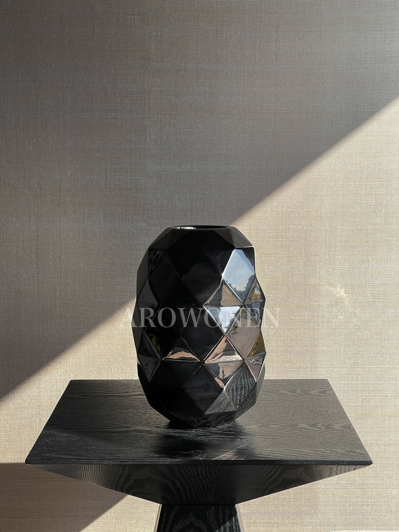 Vase - Cut Medio - Glossy Dark Platinum